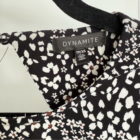 DYNAMITE | Puffed sleeve open back floral blouse - Picture 4 of 9